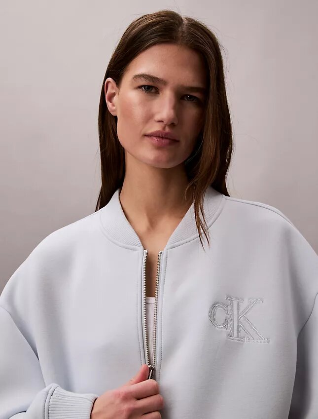 Chaqueta bomber corta y holgada Chaqueta bomber corta y holgada