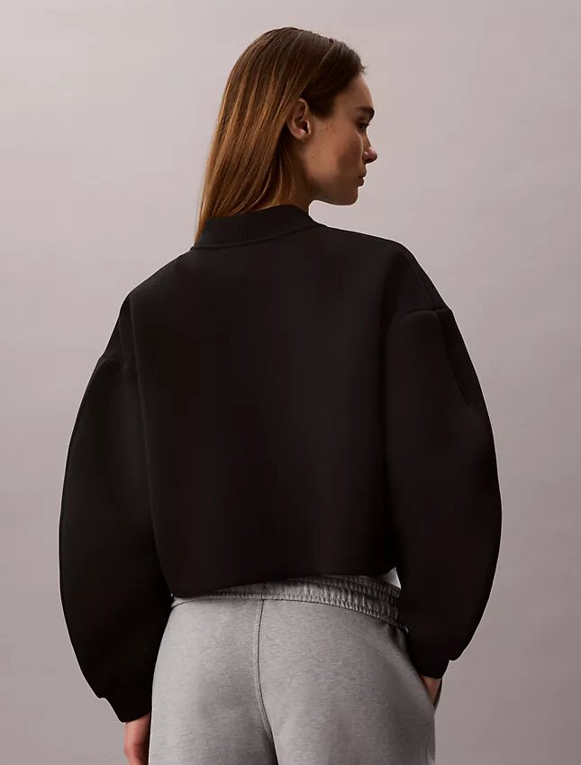 Chaqueta bomber corta y holgada Chaqueta bomber corta y holgada