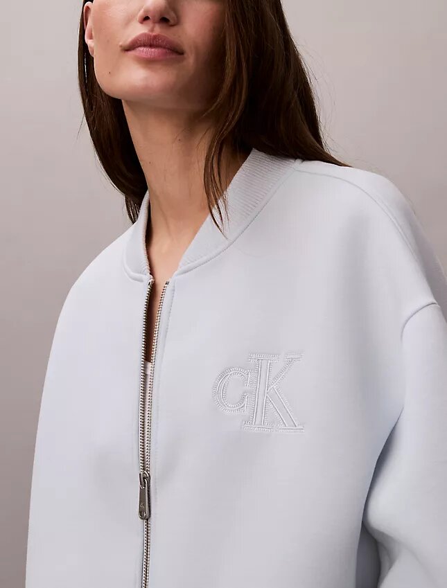 Chaqueta bomber corta y holgada Chaqueta bomber corta y holgada