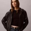 Chaqueta con capucha de piel sintética Chaqueta con capucha de piel sintética