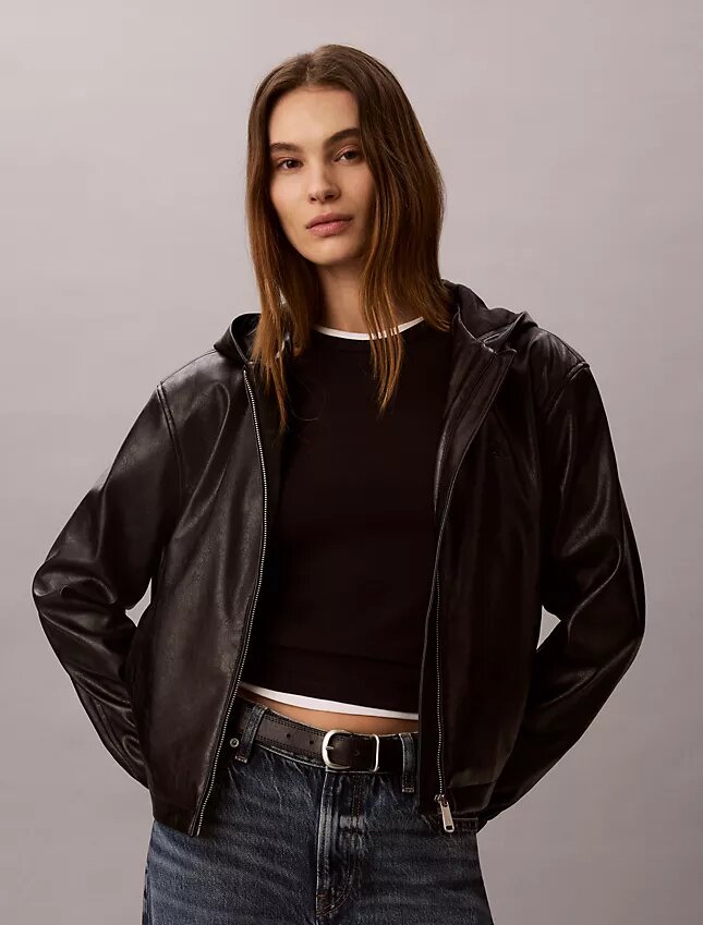 Chaqueta con capucha de piel sintética Chaqueta con capucha de piel sintética