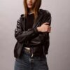 Chaqueta con capucha de piel sintética Chaqueta con capucha de piel sintética
