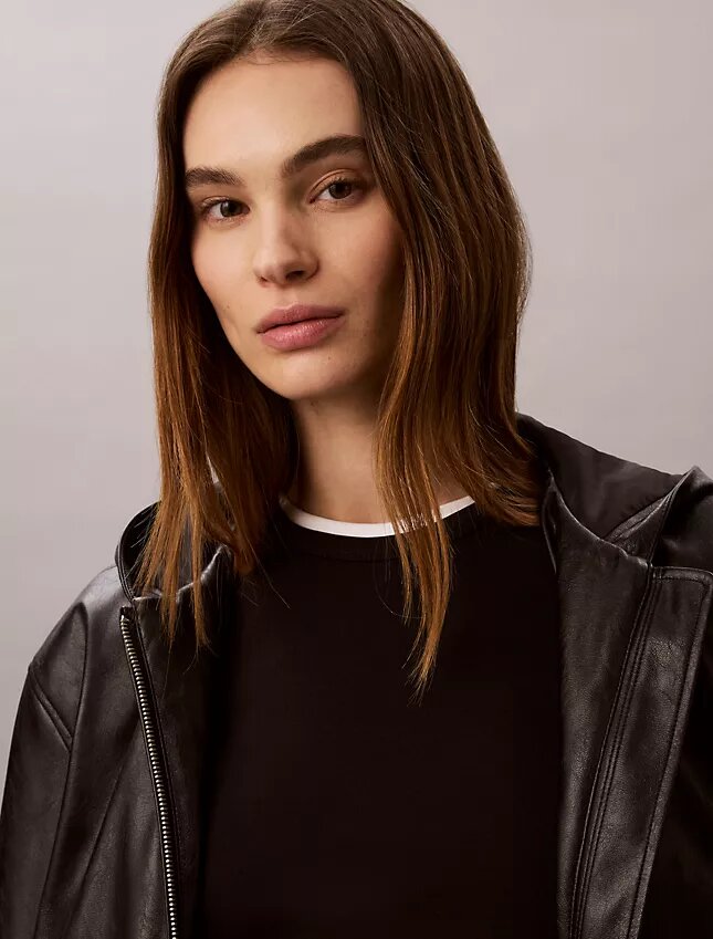 Chaqueta con capucha de piel sintética Chaqueta con capucha de piel sintética