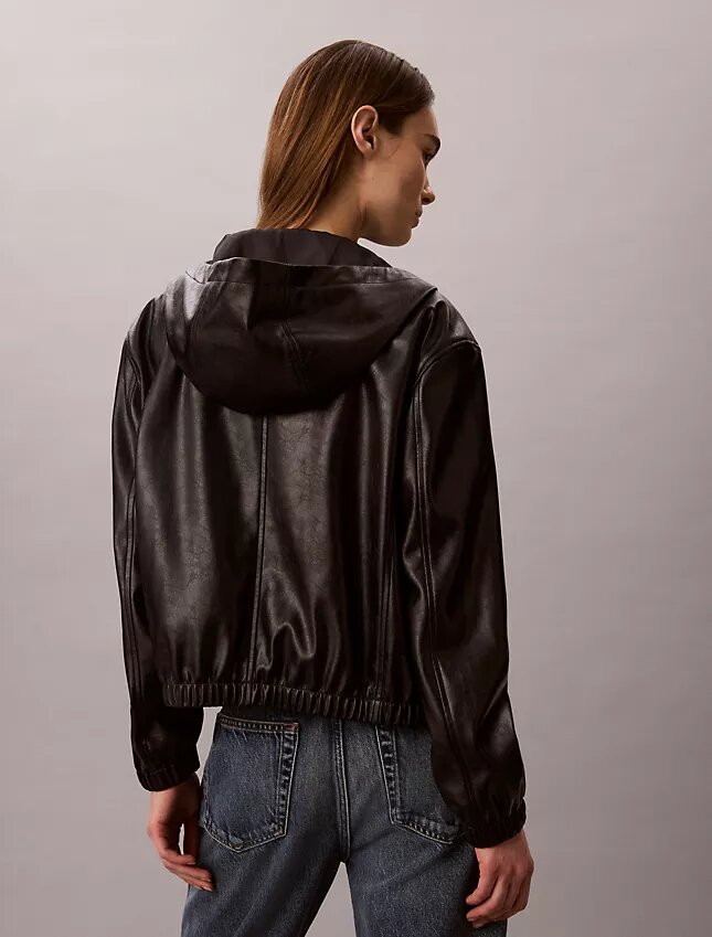 Chaqueta con capucha de piel sintética Chaqueta con capucha de piel sintética