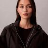 Chaqueta cortavientos con logotipo en jacquard Chaqueta cortavientos con logotipo en jacquard