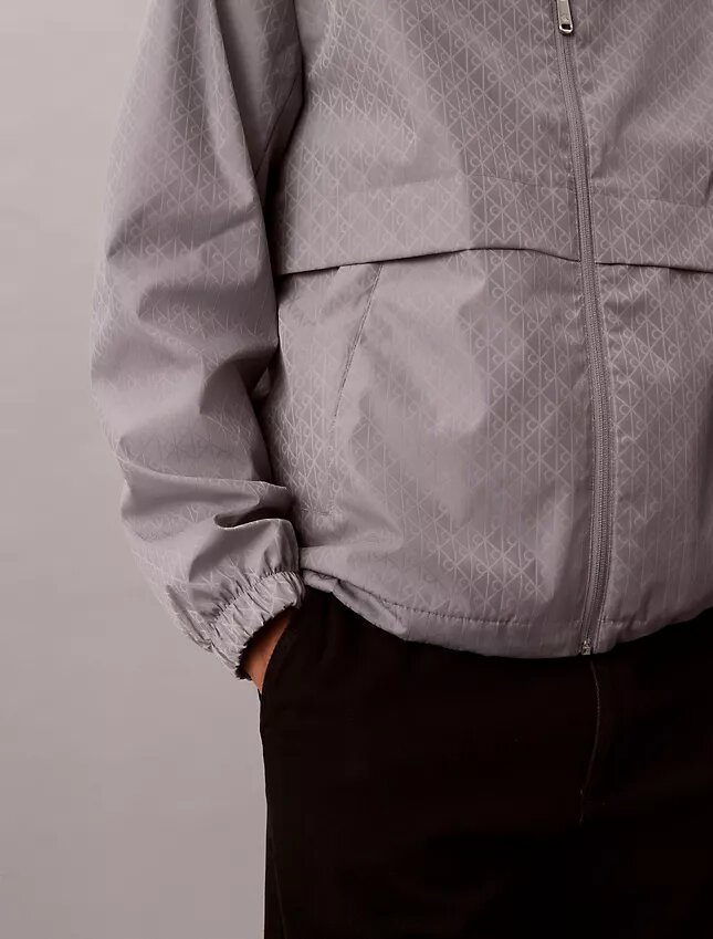 Chaqueta cortavientos con logotipo estampado Chaqueta cortavientos con logotipo estampado