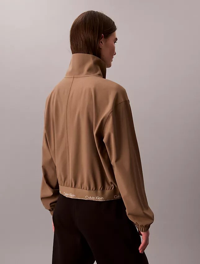 Chaqueta cortavientos deportiva moderna Chaqueta cortavientos deportiva moderna