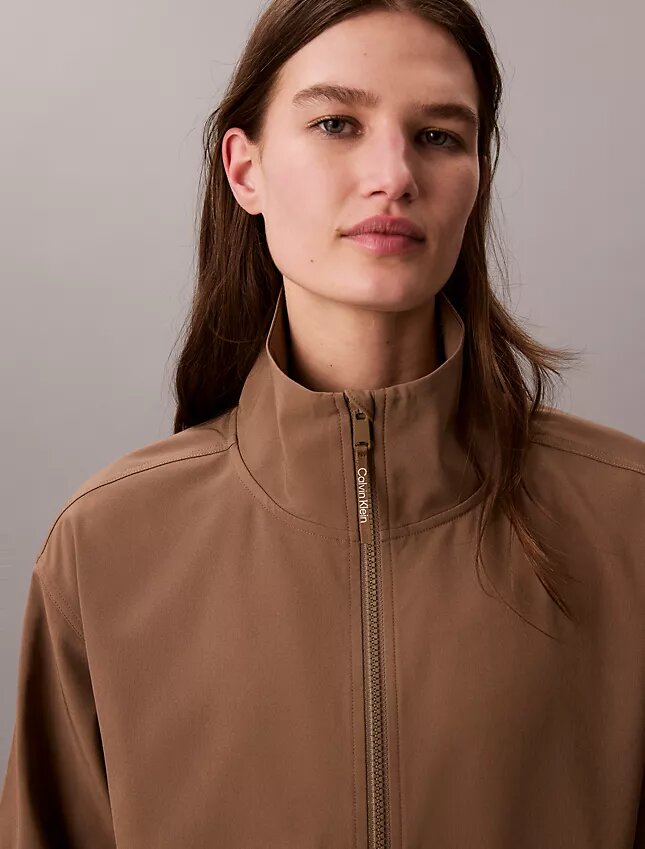 Chaqueta cortavientos deportiva moderna Chaqueta cortavientos deportiva moderna