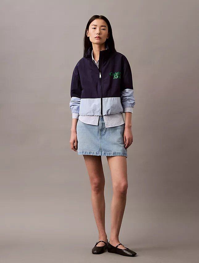 Chaqueta de nylon con cremallera y bloques de color Chaqueta de nylon con cremallera y bloques de color