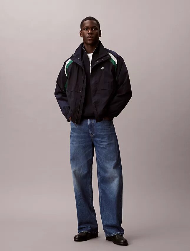 Chaqueta deportiva de nailon con bloques de color Chaqueta deportiva de nailon con bloques de color