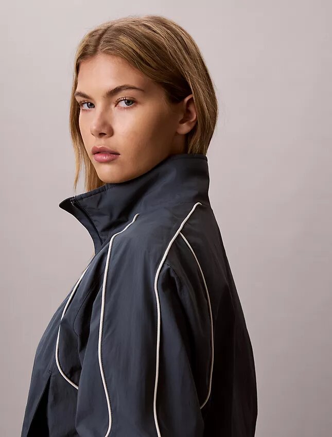 Chaqueta ligera con gráfico del logotipo de 1989 Chaqueta ligera con gráfico del logotipo de 1989