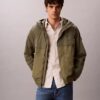 Chaqueta ligera de nailon y materiales mixtos Chaqueta ligera de nailon y materiales mixtos