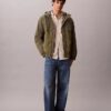 Chaqueta ligera de nailon y materiales mixtos Chaqueta ligera de nailon y materiales mixtos