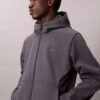 Chaqueta softshell con capucha y cremallera