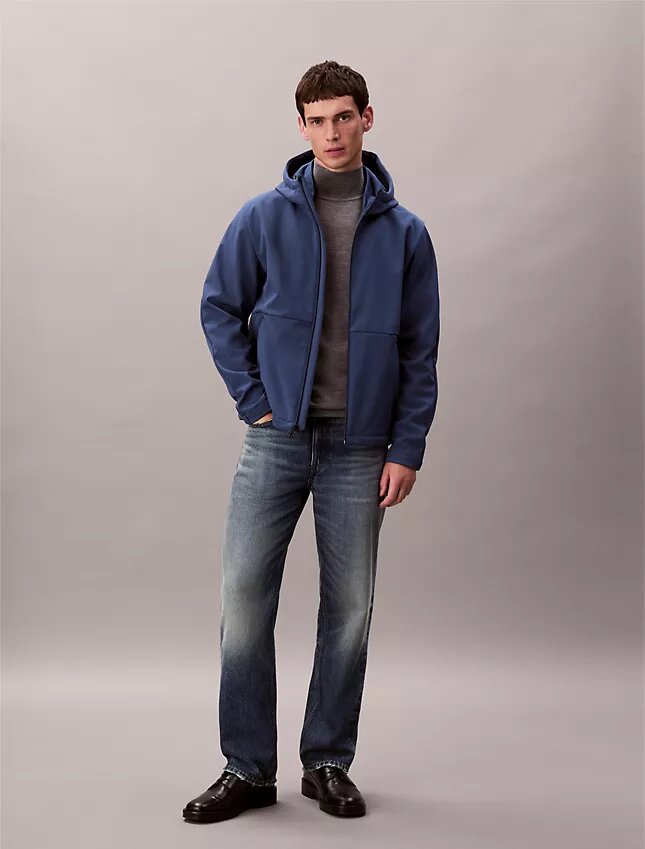 Chaqueta softshell con capucha y cremallera Chaqueta softshell con capucha y cremallera
