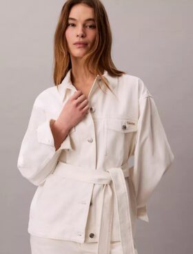 Chaqueta vaquera ajustada con cinturón Chaqueta vaquera ajustada con cinturón