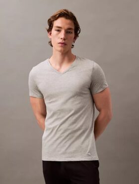 Cotton Classics, paquete de 3 camisetas de cuello en V de corte clásico Cotton Classics, paquete de 3 camisetas de cuello en V de corte clásico