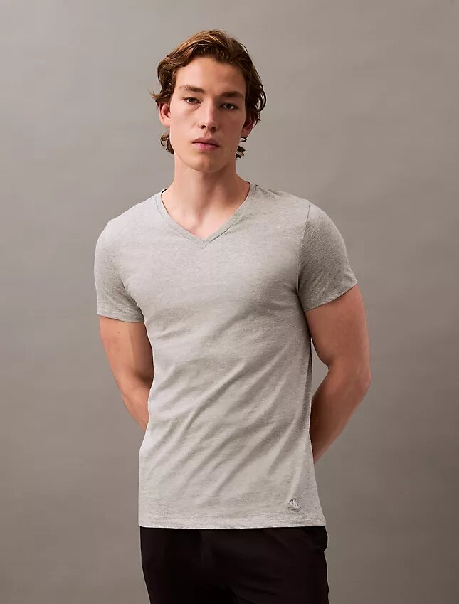 Cotton Classics, paquete de 3 camisetas de cuello en V de corte clásico Cotton Classics, paquete de 3 camisetas de cuello en V de corte clásico