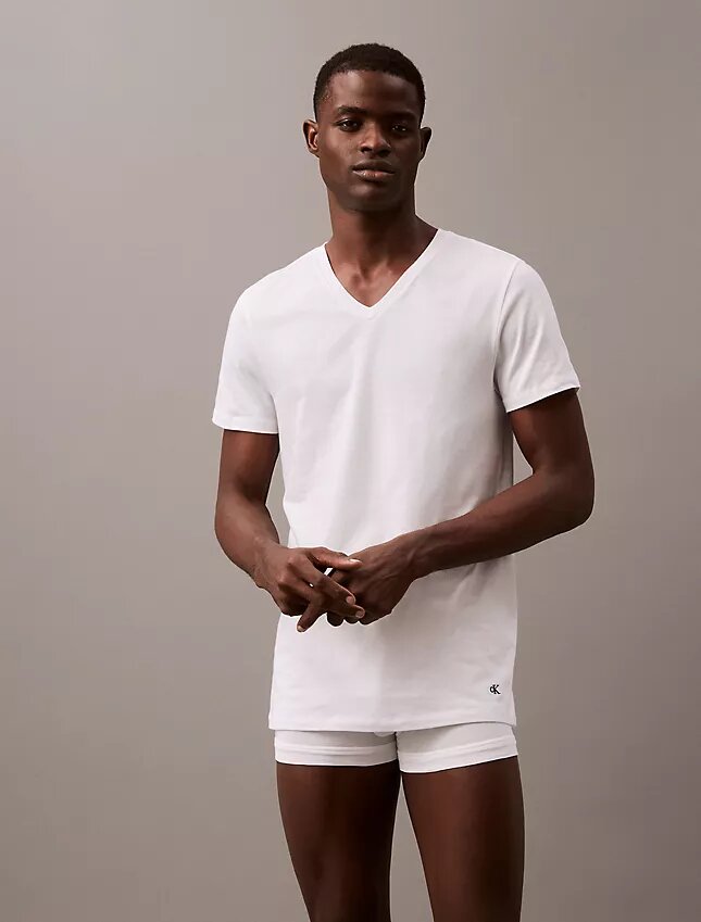 Cotton Classics, paquete de 3 camisetas de cuello en V de corte clásico Cotton Classics, paquete de 3 camisetas de cuello en V de corte clásico