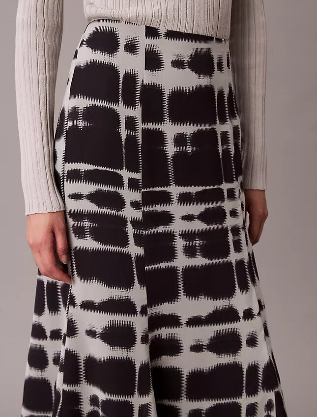 Falda midi acampanada estampada Falda midi acampanada estampada