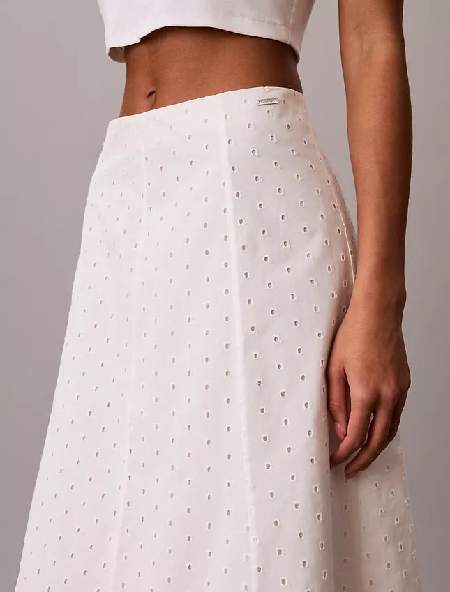 Falda midi con bordado Falda midi con bordado