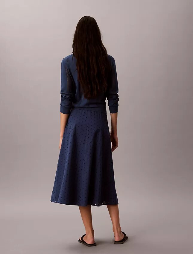 Falda midi con bordado Falda midi con bordado