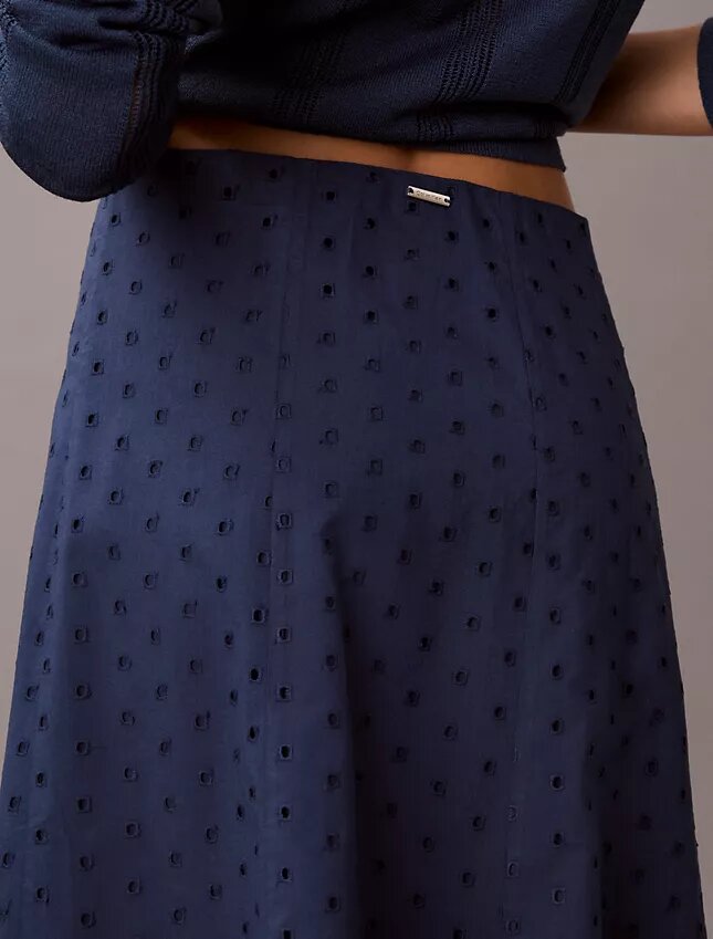 Falda midi con bordado Falda midi con bordado
