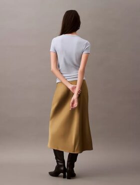 Falda midi de satén elástico Falda midi de satén elástico