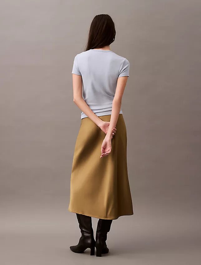 Falda midi de satén elástico Falda midi de satén elástico
