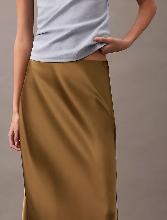 Falda midi de satén elástico Falda midi de satén elástico