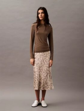 Falda midi estampada de satén arrugado Falda midi estampada de satén arrugado