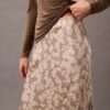 Falda midi estampada de satén arrugado