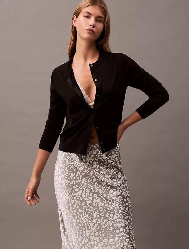 Falda midi estampada de satén arrugado Falda midi estampada de satén arrugado