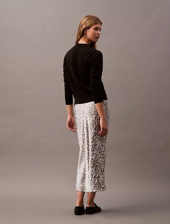 Falda midi estampada de satén arrugado Falda midi estampada de satén arrugado