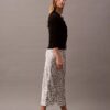 Falda midi estampada de satén arrugado Falda midi estampada de satén arrugado