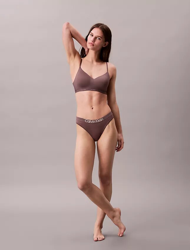 Form to Body Bralette ligeramente forrado que se adapta al cuerpo Form to Body Bralette ligeramente forrado que se adapta al cuerpo