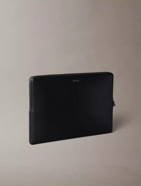 Funda para computadora portátil con logotipo en relieve Funda para computadora portátil con logotipo en relieve