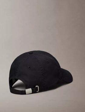 Gorra con logotipo gráfico bordado Gorra con logotipo gráfico bordado
