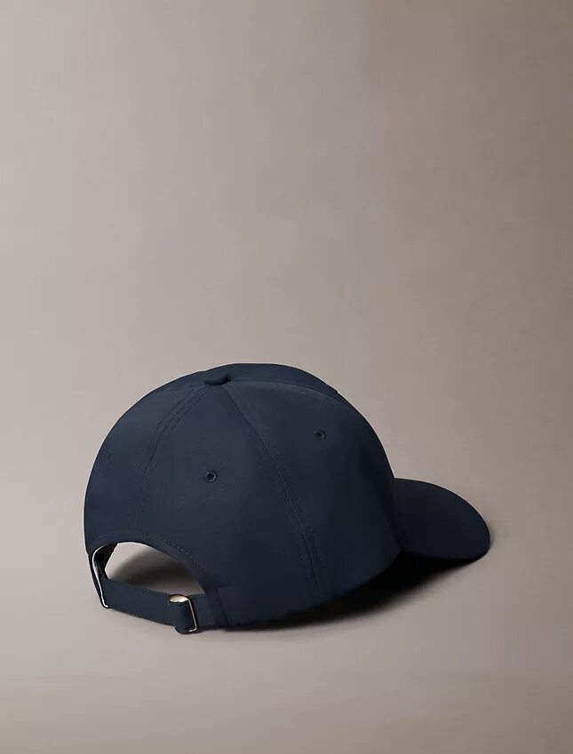 Gorra de béisbol con el logotipo bordado estándar Gorra de béisbol con el logotipo bordado estándar