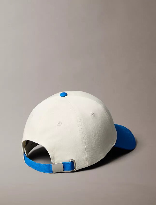 Gorra de béisbol con logotipo bordado en contraste Gorra de béisbol con logotipo bordado en contraste