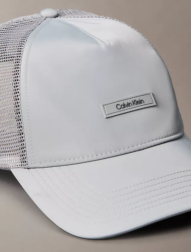 Gorra de béisbol tipo trucker con logotipo estándar Gorra de béisbol tipo trucker con logotipo estándar