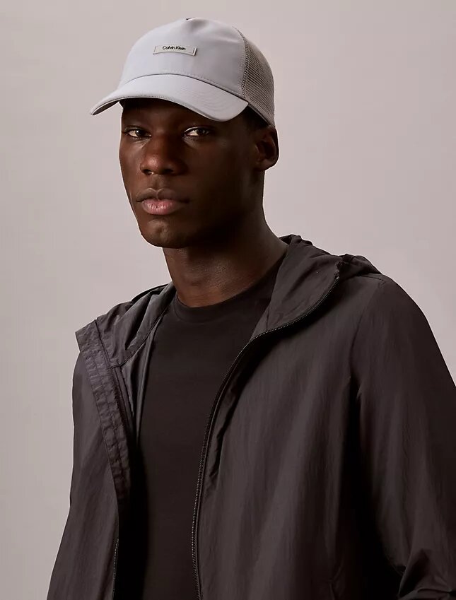 Gorra de béisbol tipo trucker con logotipo estándar Gorra de béisbol tipo trucker con logotipo estándar