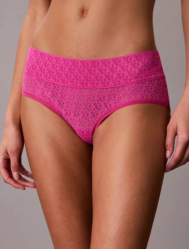 Hipster de talle bajo de encaje con logotipo icónico Hipster de talle bajo de encaje con logotipo icónico