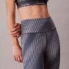 Leggings de talle alto y largo 7/8 con estampado deportivo moderno Leggings de talle alto y largo 7/8 con estampado deportivo moderno