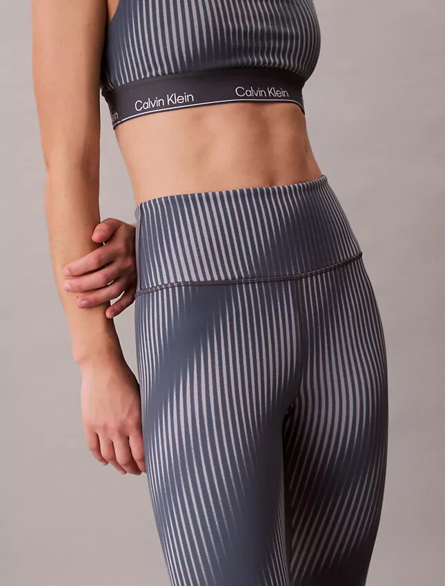 Leggings de talle alto y largo 7/8 con estampado deportivo moderno Leggings de talle alto y largo 7/8 con estampado deportivo moderno