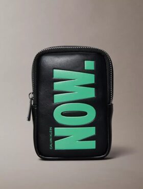 Llavero con mini bolsa y estampado llamativo Llavero con mini bolsa y estampado llamativo
