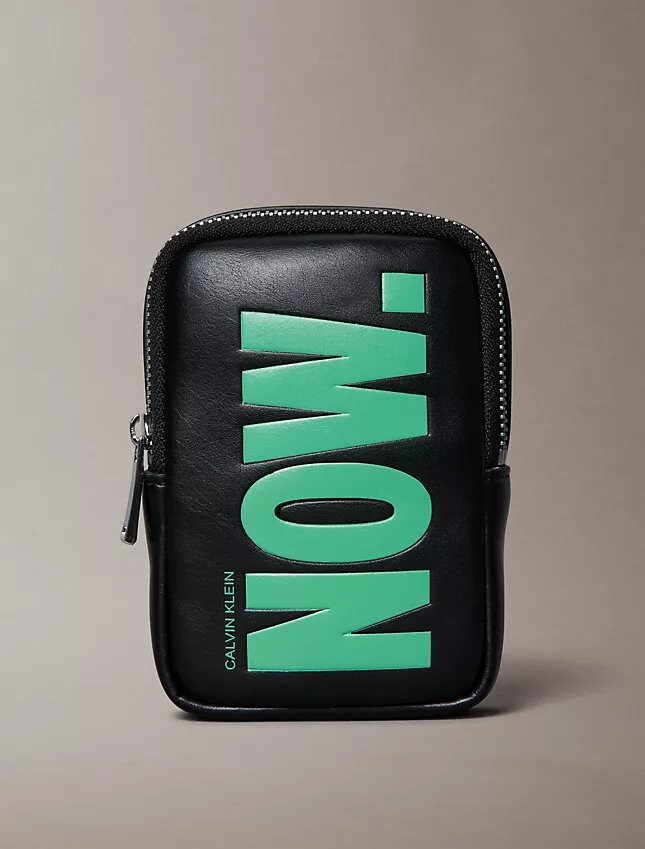 Llavero con mini bolsa y estampado llamativo Llavero con mini bolsa y estampado llamativo