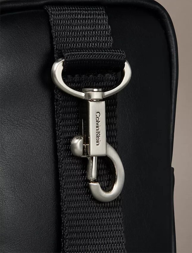 Llavero con mini bolsa y estampado llamativo Llavero con mini bolsa y estampado llamativo