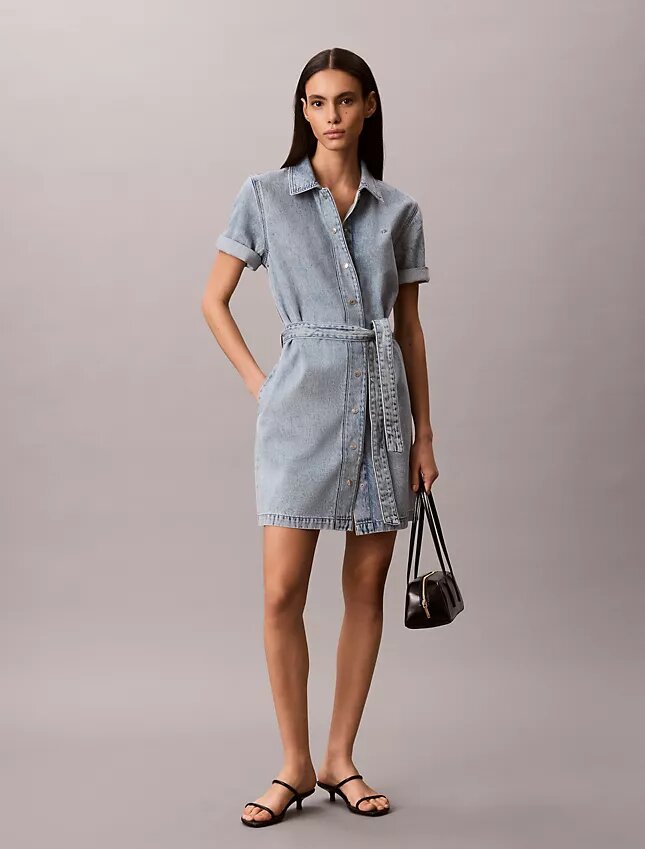 Minivestido de denim con cinturón Minivestido de denim con cinturón
