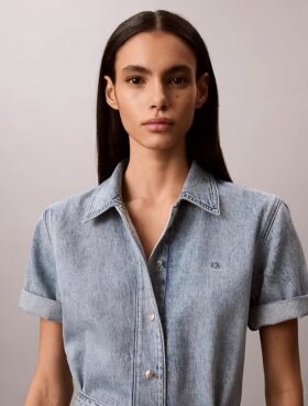 Minivestido de denim con cinturón